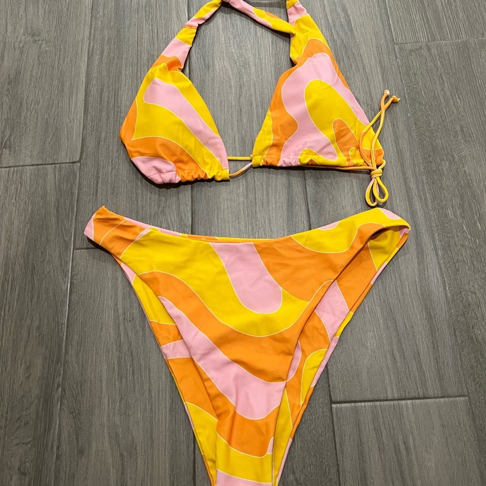 High cut bikini swimsuit